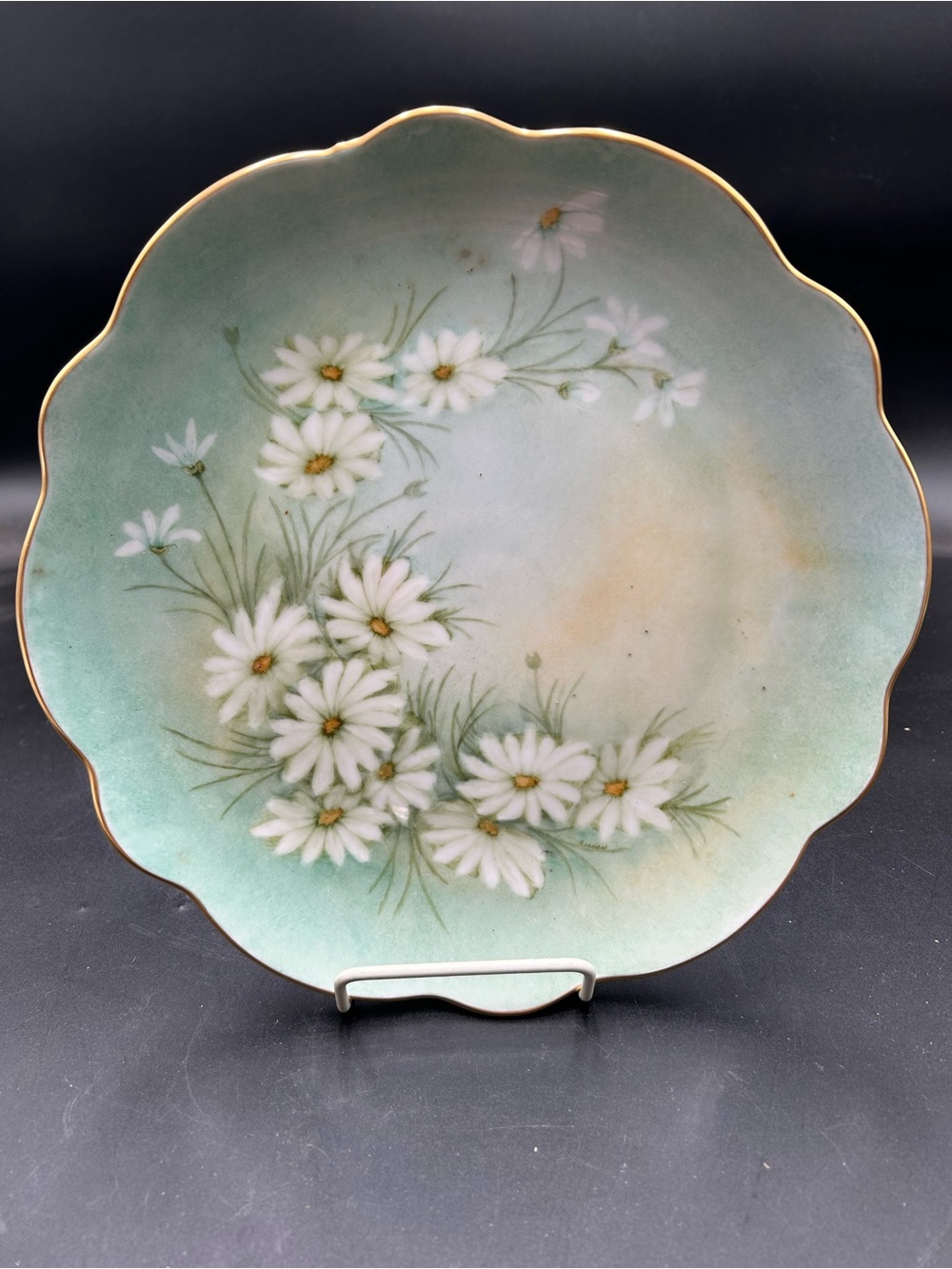 Hand painted daisy scalloped decorative plate